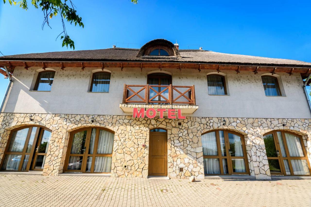 Tekergo Motel Es Etterem Velence Dış mekan fotoğraf